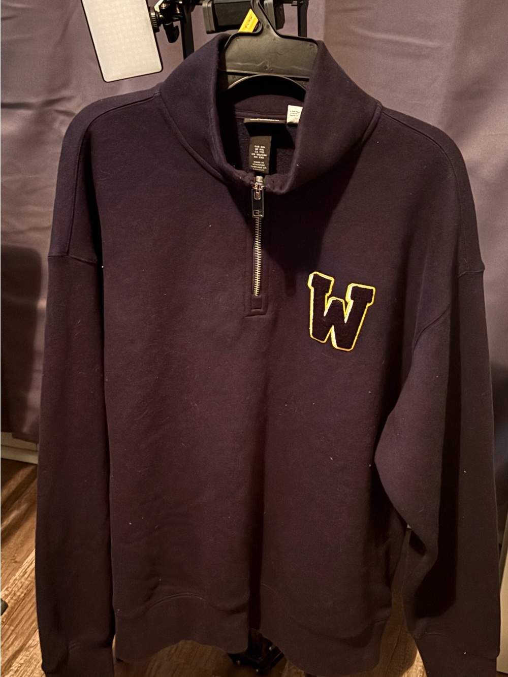 W Appliqué Navy Quarter-Zip Men's Sweatshirt 059